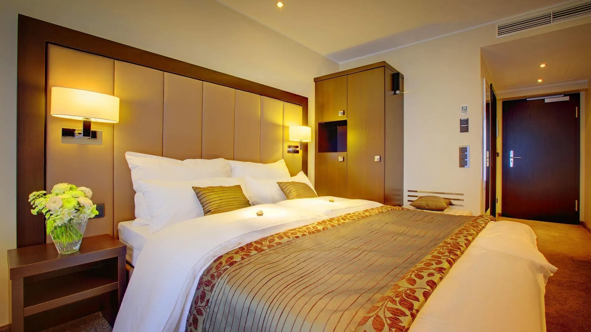 ****  Hotel Favor Dusseldorf Germany
